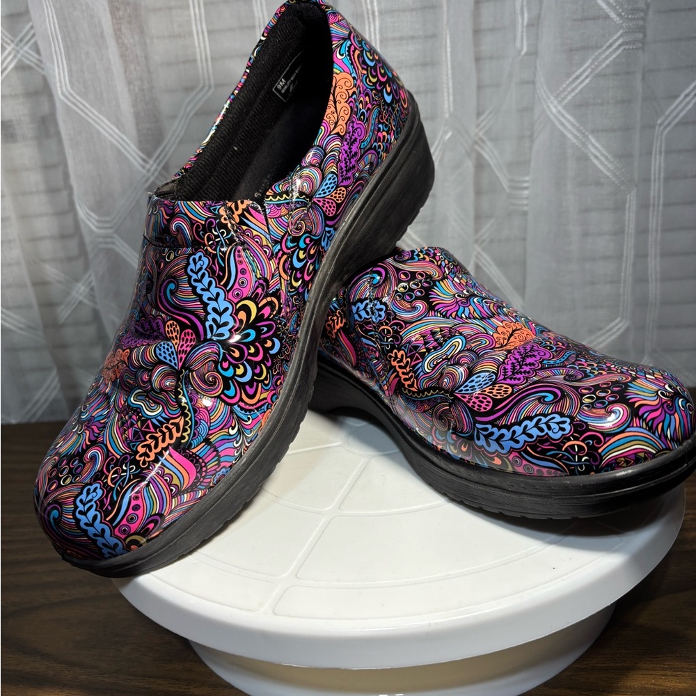 easy WORKS 9M skid resistant Paisley Women's nursing shoes